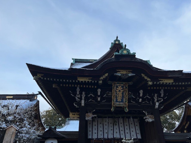 日記。KDDIを100株購入、雪の日の北野天満宮の梅